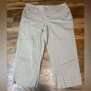 AVENUE tan capri pants